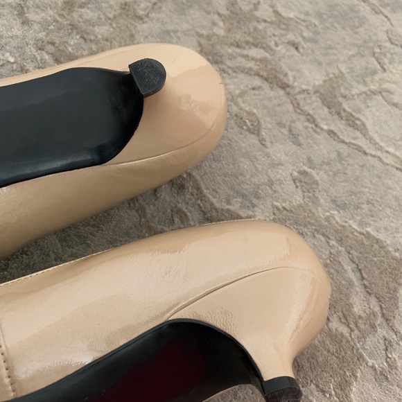 Isaac mizrahi medium natural patent heel - Picture 3 of 5